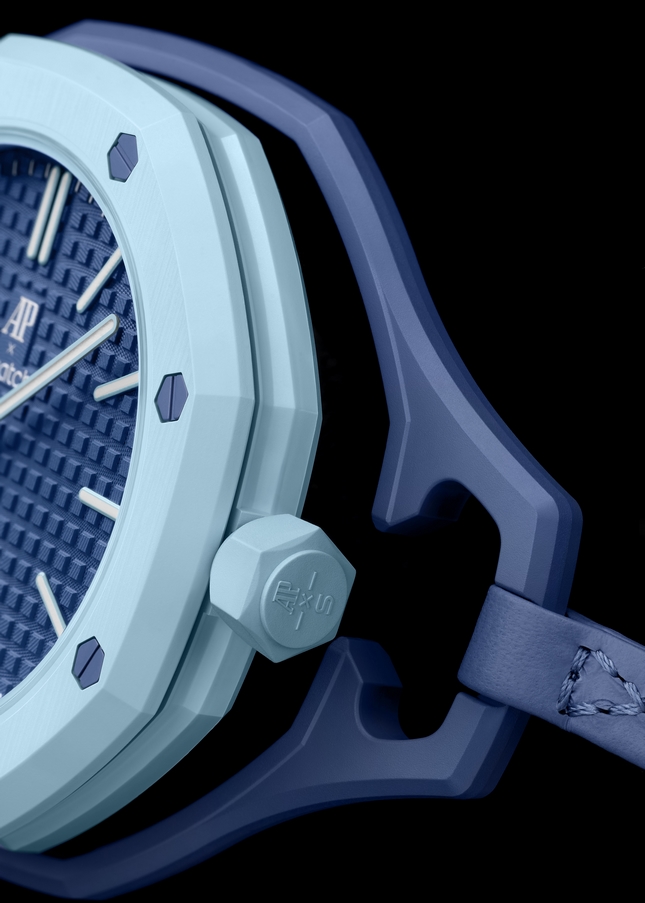 swatch sc01 26 Bioceramic Royal Pop LAN BA Close up CLIP HD