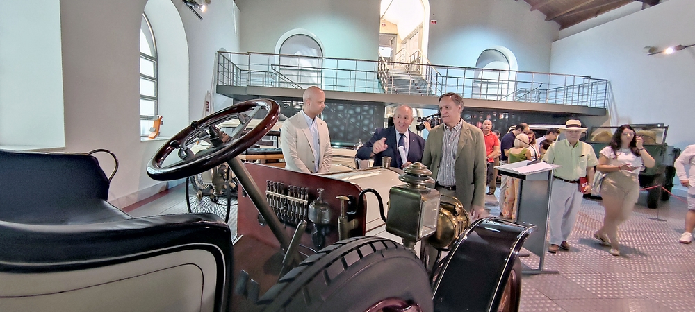 El Museo de Historia de la Automoción de Salamanca inaugura la exposición 'Mercedes. La estrella'