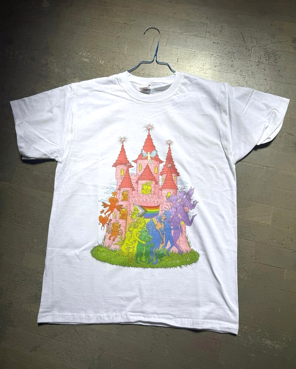 Una camiseta contra la hostilidad LGTBIQ