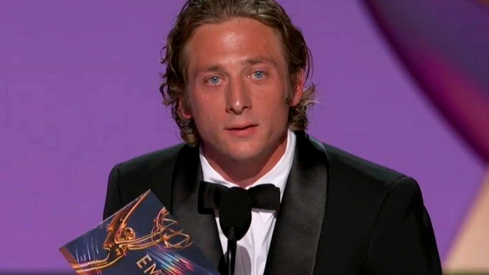 Y Jeremy Allen White volvió a subir a por su Emmy (y ya van dos)